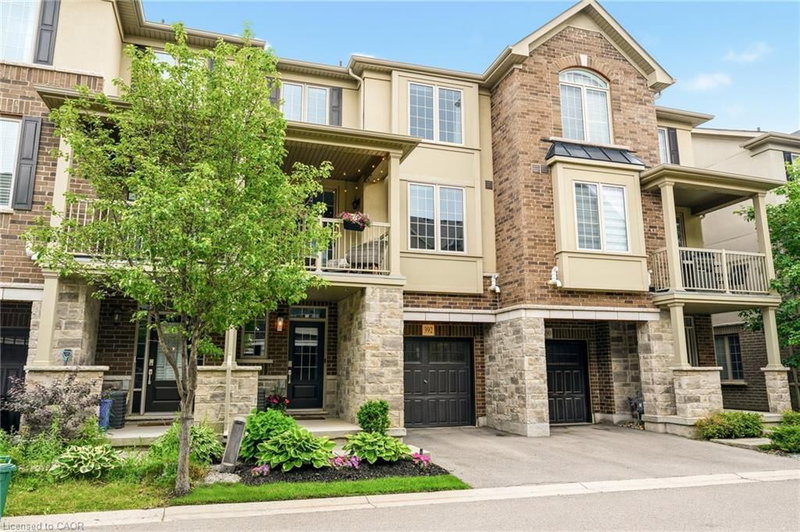392 Cranbrook Common