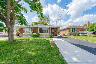 Upper - 142 Fairway Road N
