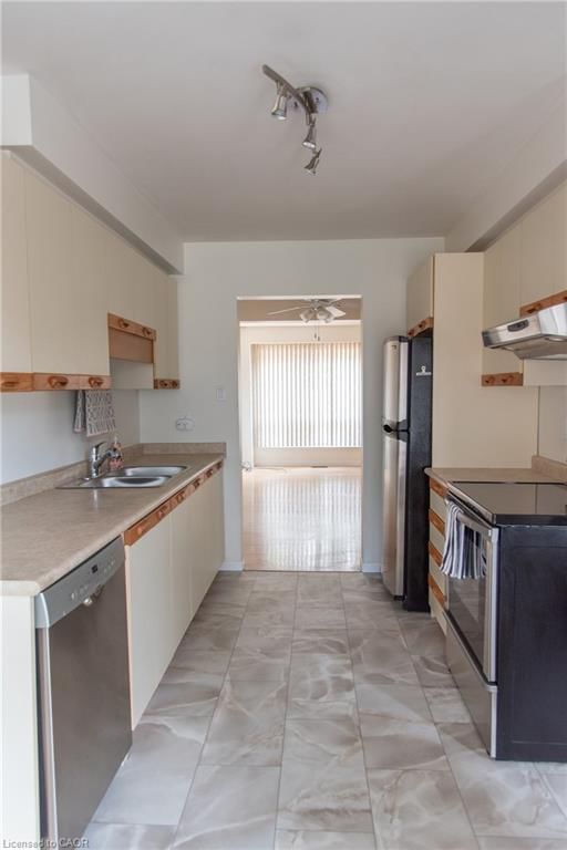 121 Bagot Street photo 4