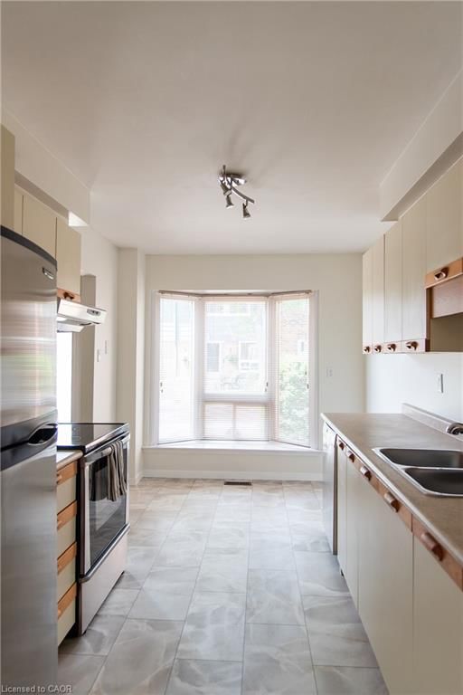 121 Bagot Street photo 5