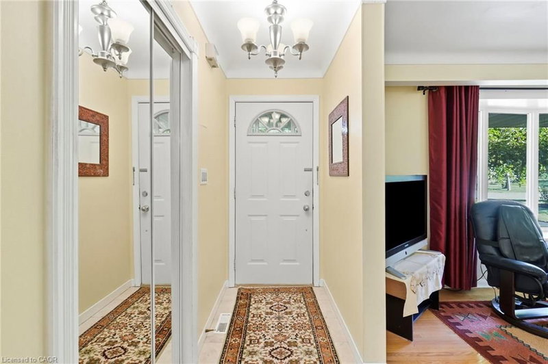 31 Valerie Drive photo 5