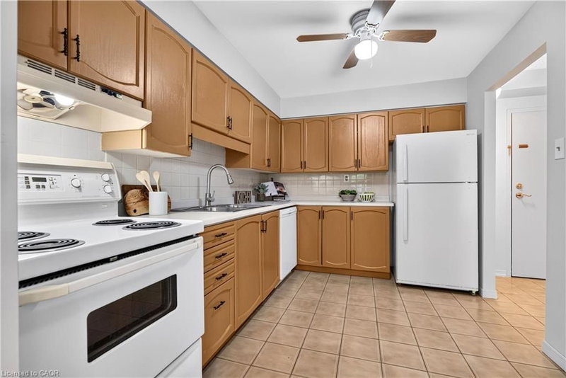 966 Queenston Road photo 4