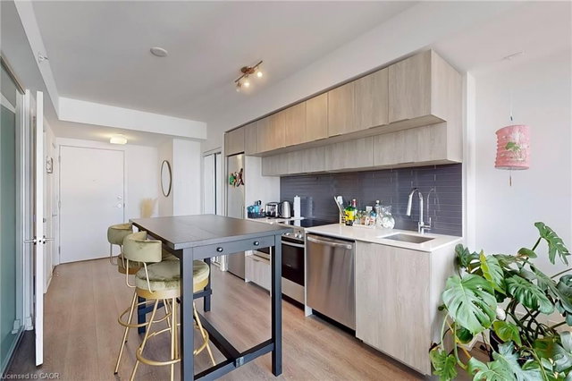 PH02 - 181 Dundas Street E