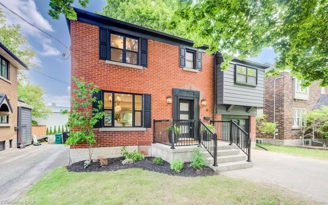 34 Moore Avenue N