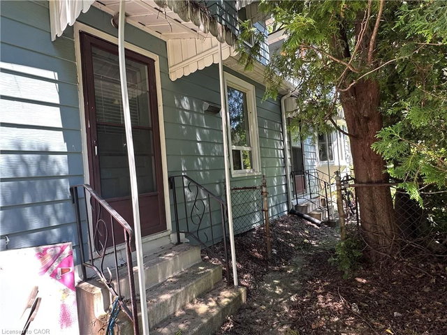 9 Norfolk Street N