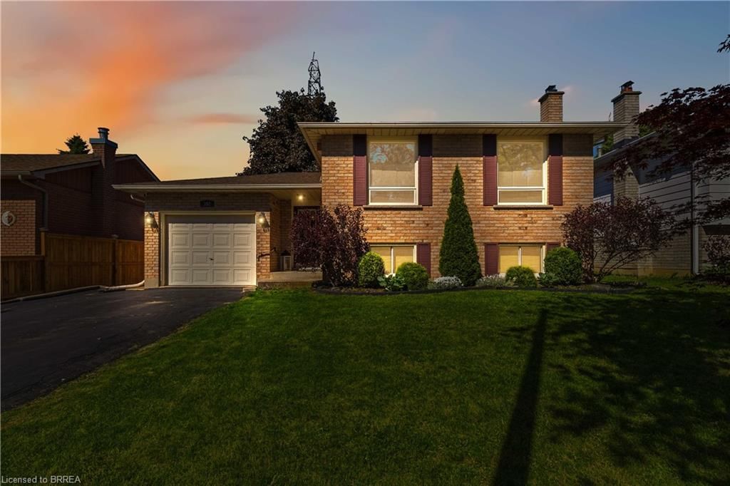 Single Family Residence sold at 352 Brantwood Park Road, Brantford, ON, N3P 1L2 - Lynden Hills - MLS: 40850454
