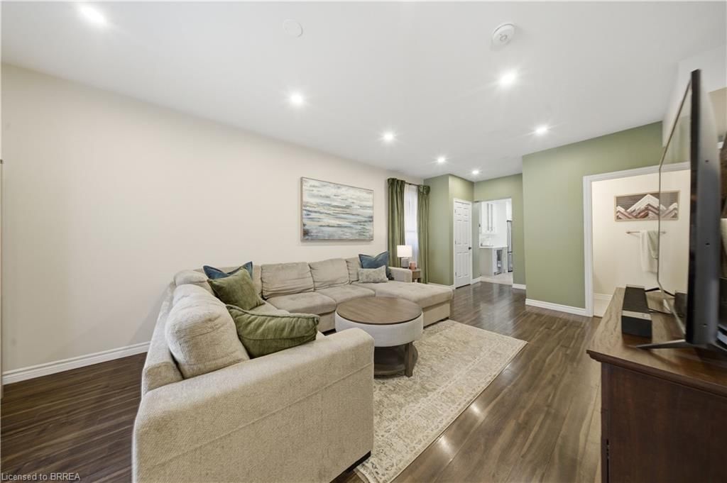 137 Brock Street — photo 4