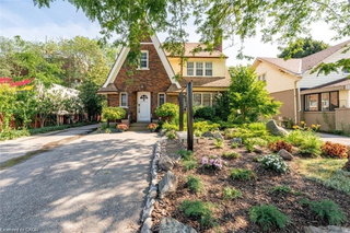 6942 Lundys Lane
