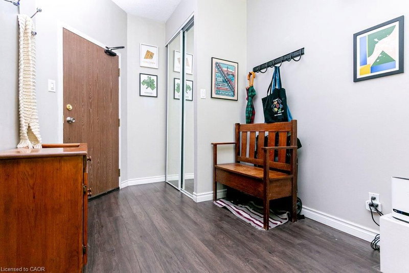 175 Hunter Street E photo 3