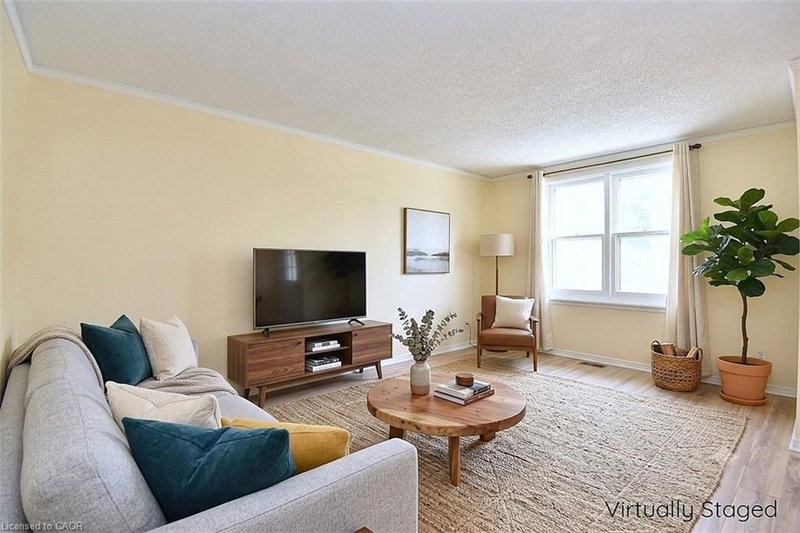 340 King Street W photo 4