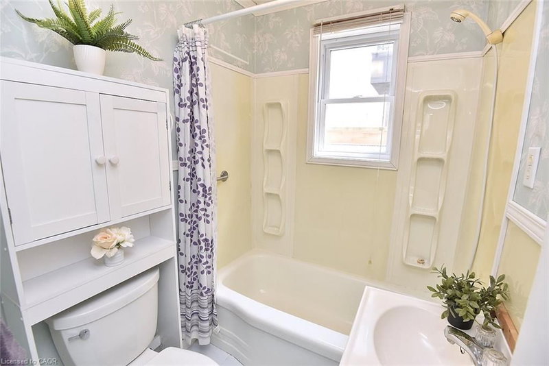 340 King Street W photo 5