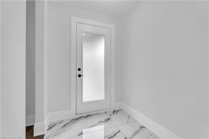 10 Gordon Street photo 4