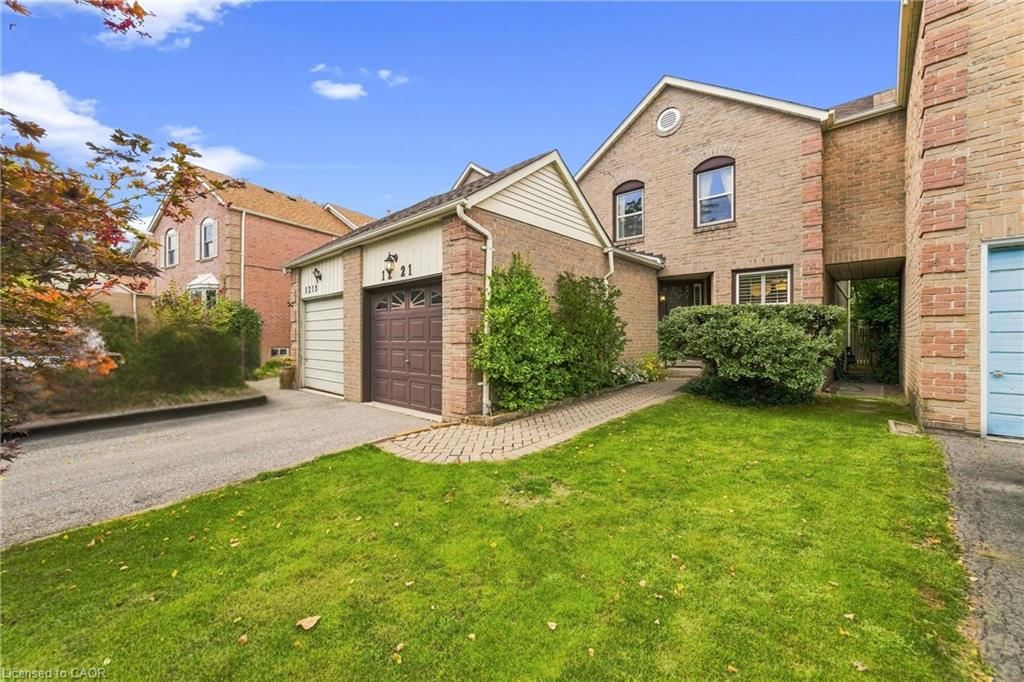 Single Family Residence sold at 1221 Hedgestone Crescent, Oakville, ON, L6M 1X7 - GA Glen Abbey - MLS: 40851483