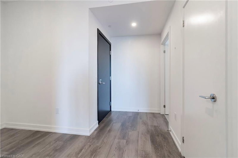 15 Wellington Street photo 5
