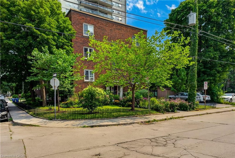 60 Robinson Street photo 4