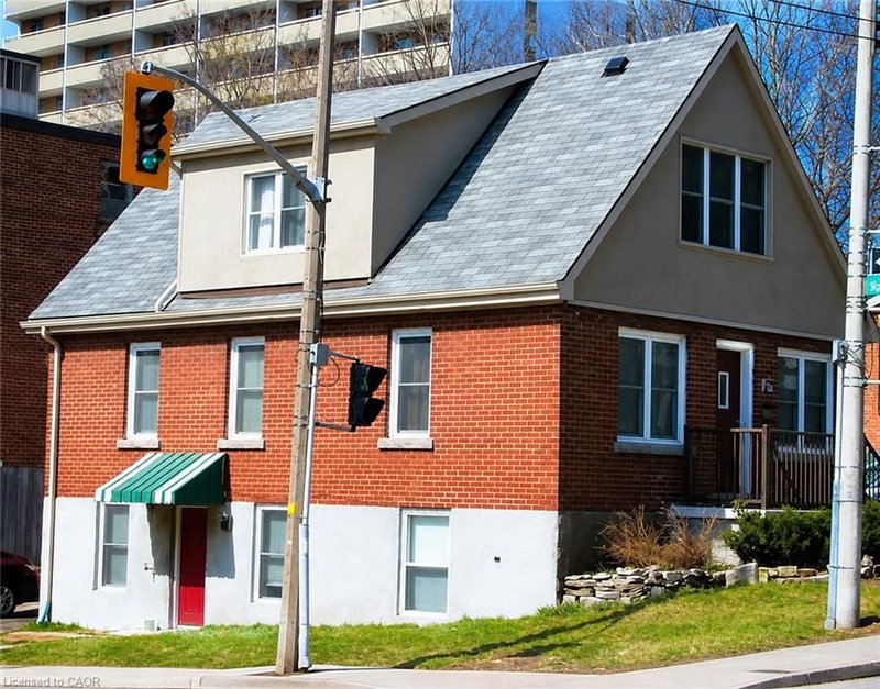 UPPER - 110 Hess Street S