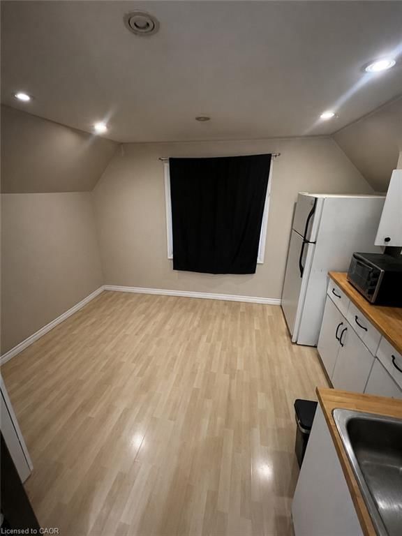 UPPER - 110 Hess Street S
