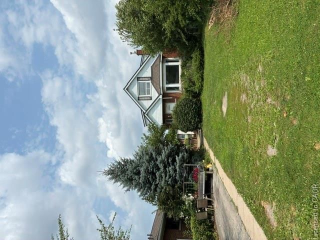 Single Family Residence for lease at 2-1031 Fennell Avenue, Hamilton, ON, L8T 1R5 - Sunninghill - MLS: 40851759