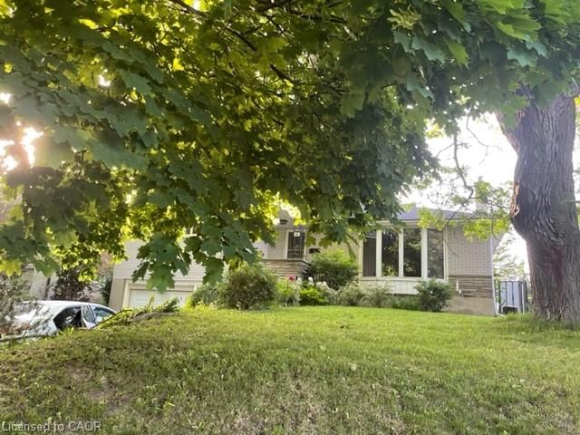 Upper - 48 Austin Drive