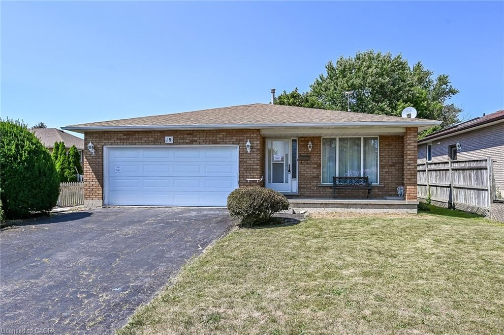 Single Family Residence sold at 19 Country Club Road, Cayuga, ON, N0A 1E0 - North Cayuga - MLS: 40851792