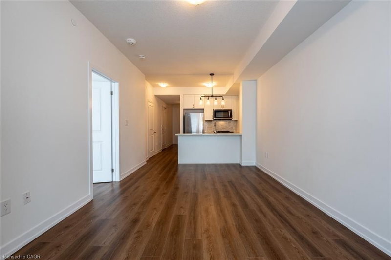 801 - 450 Dundas Street E