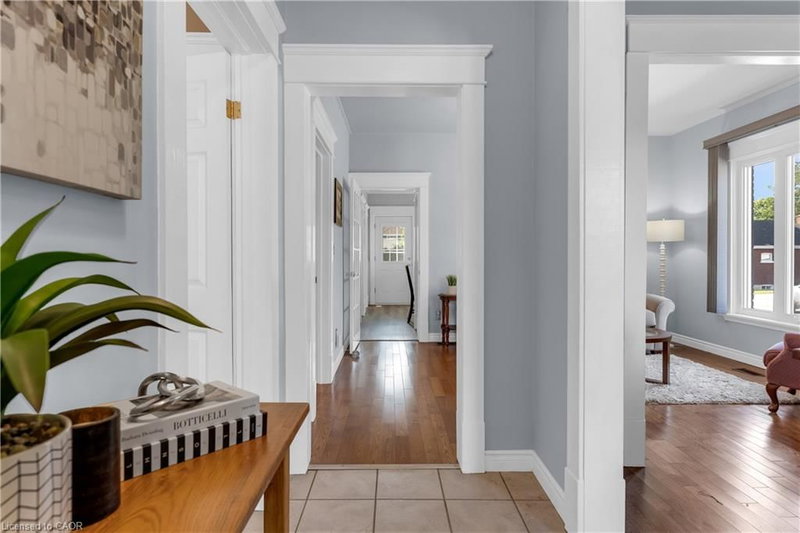 50 Strathcona Avenue photo 5