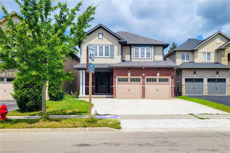 8 Secinaro Avenue