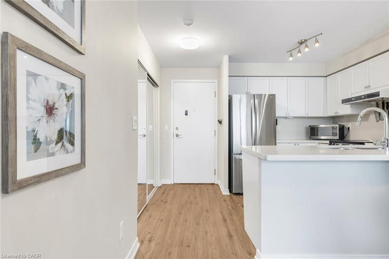 2565 Erin Centre Boulevard photo 4