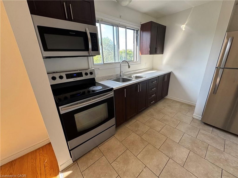 9 - 416 Lancaster Street W