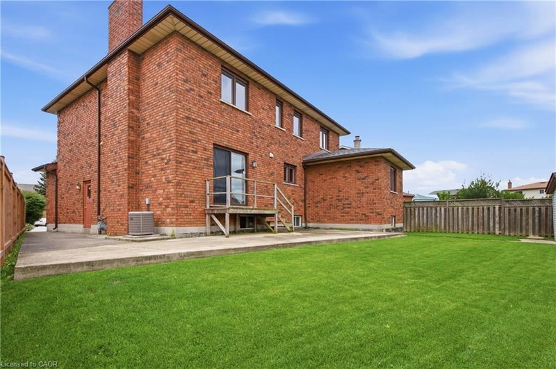 18 Marcel Place photo 4