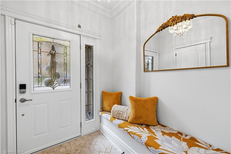 199 Hunter Street W
