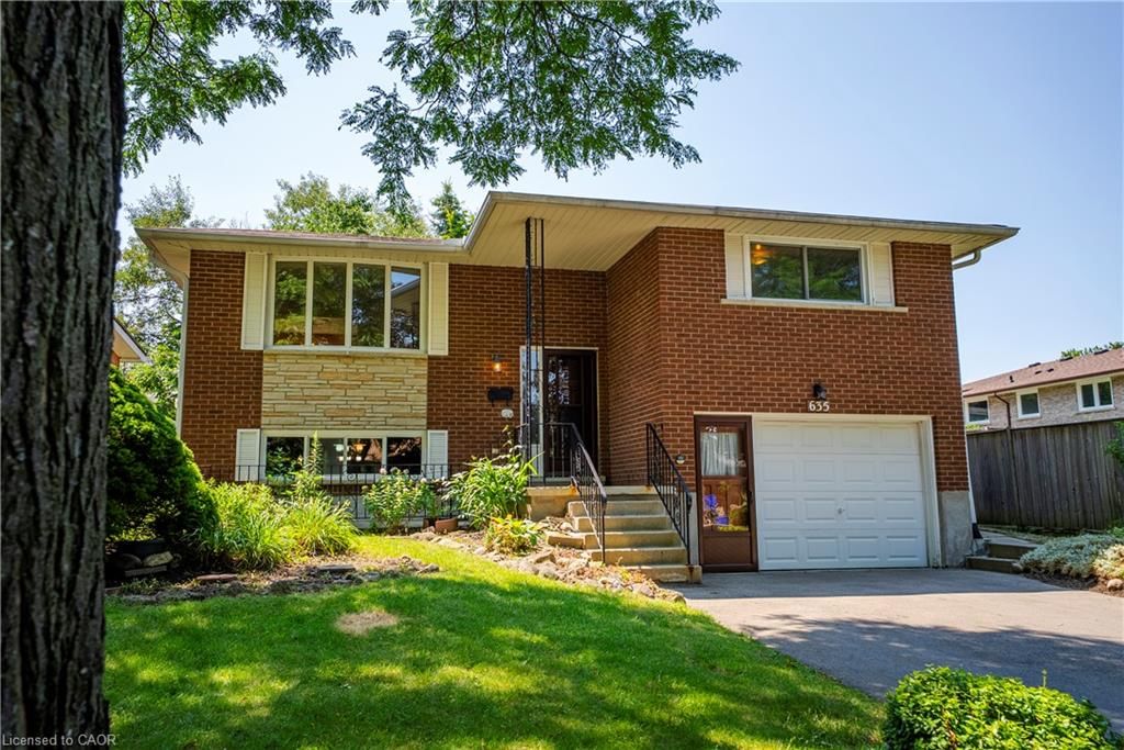 Single Family Residence sold at 635 Cedargrove Place, Waterloo, ON, N2L 4Y8 - Lakeshore/Parkdale - MLS: 40852390