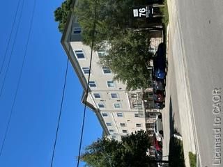 208 - 76 Sydney Street S