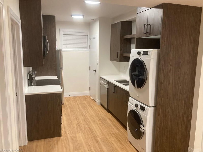 33B (lower unit) - 33 Church Street E