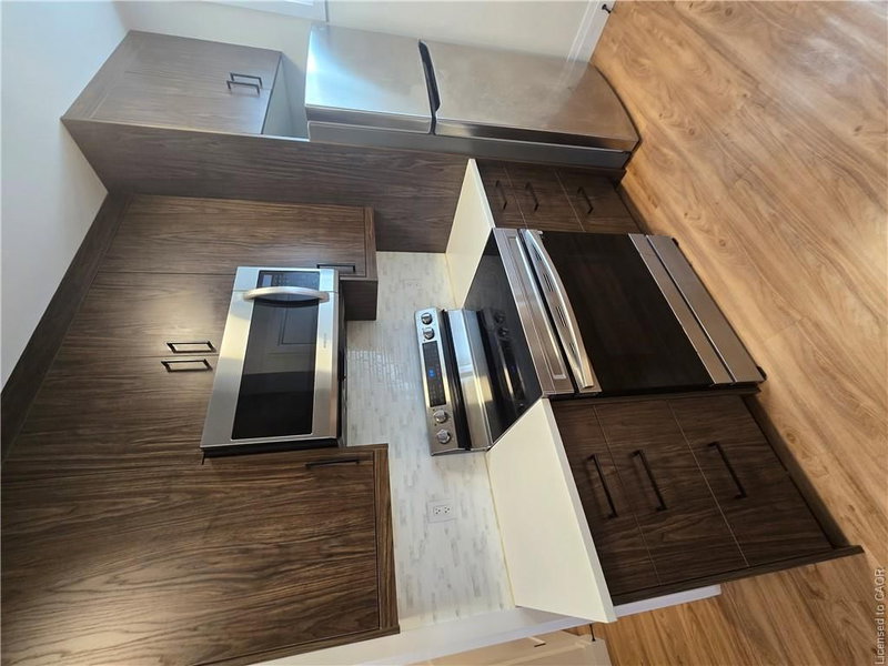33B (lower unit) - 33 Church Street E