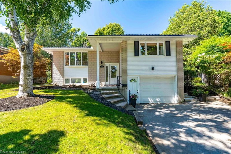 581 Glendene Crescent