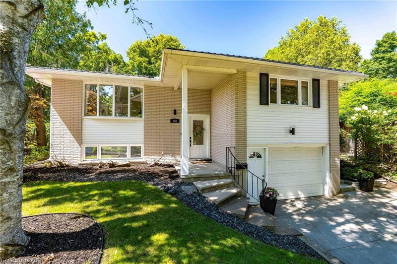 581 Glendene Crescent