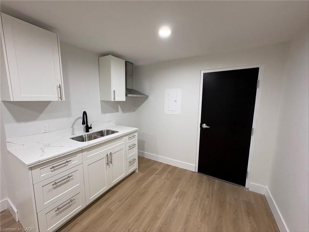 6 - 803 King Street 3