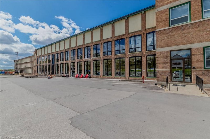 215 Queen Street W photo 1