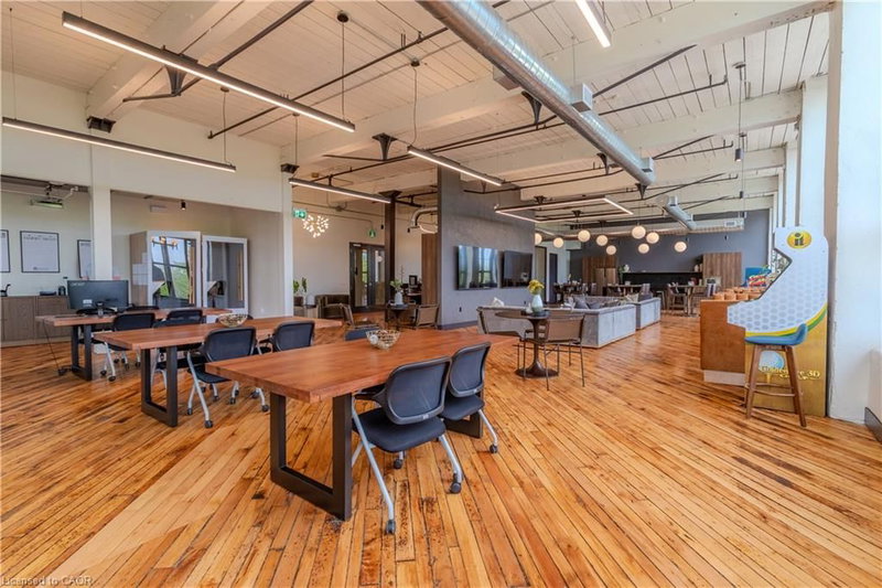 215 Queen Street W photo 2