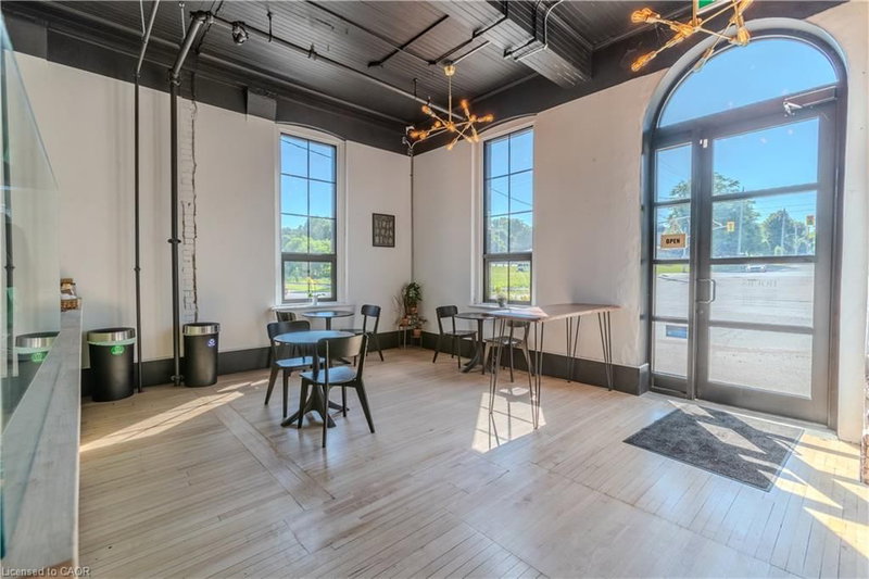 215 Queen Street W photo 5