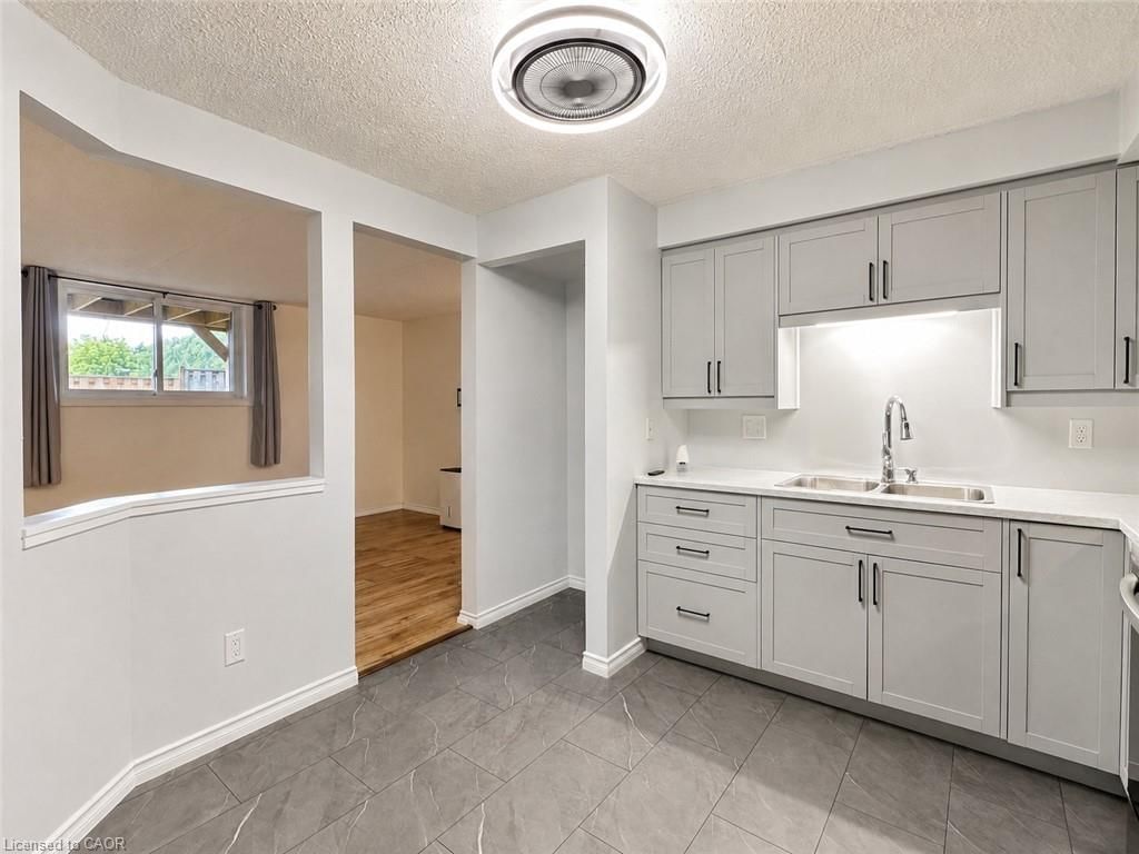 402 - 266 Overlea Drive 4