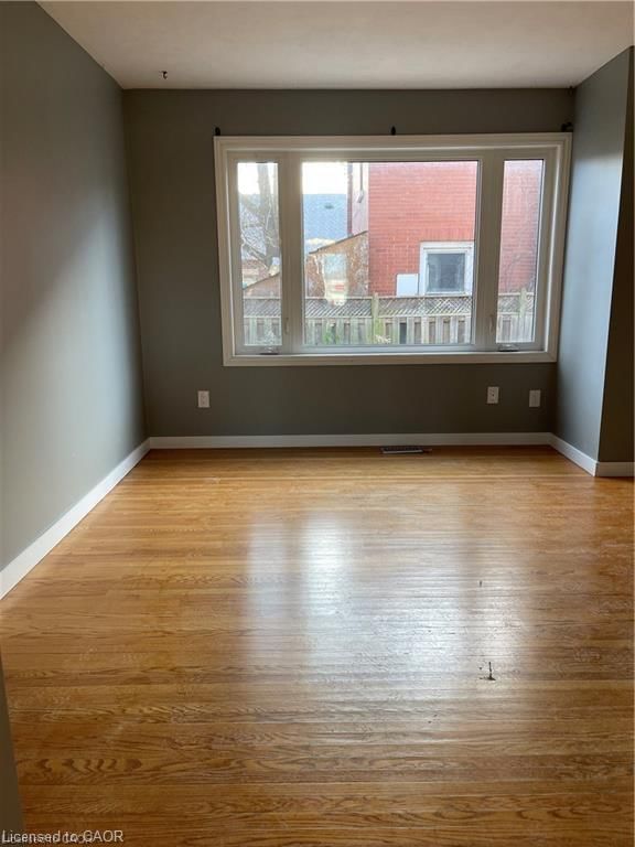 2 - 683 Coronation Boulevard, Cambridge 5