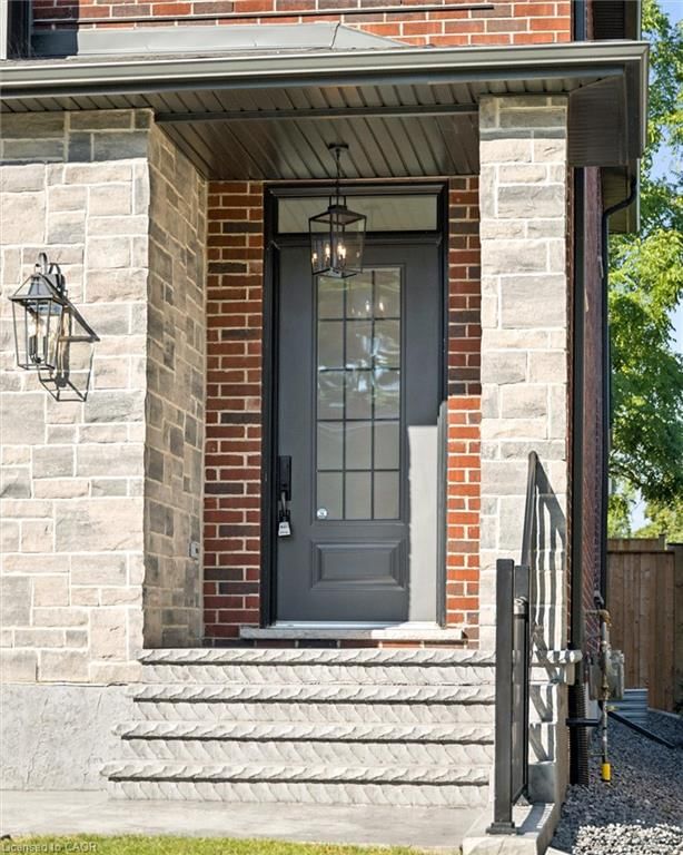 17 Avondale Avenue S