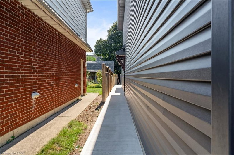 B - 53 Franklin Street