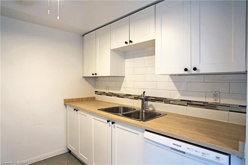 411 - 107 Bagot Street