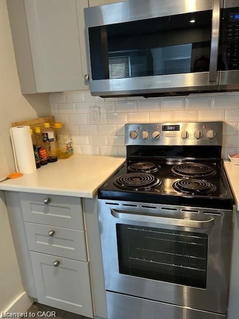 3 - 154 James Street S