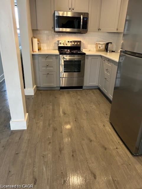 154 James Street S photo 4