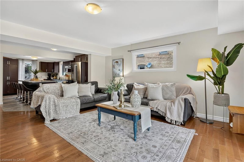 35 William Street N