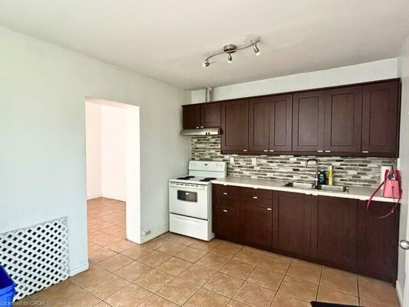 4 - 69 Sherman Avenue S